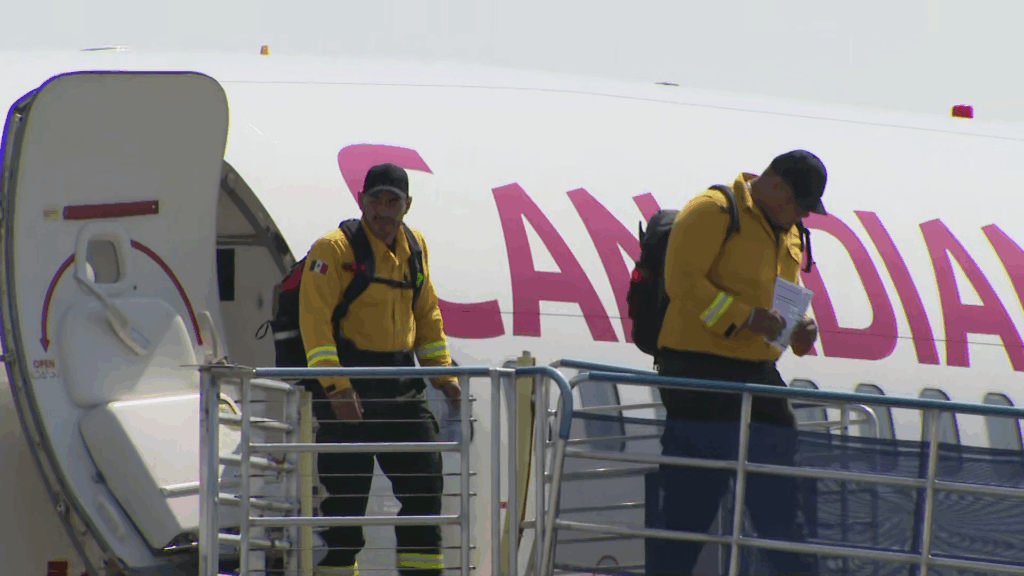 More international support arrives to fight B.C. wildfires